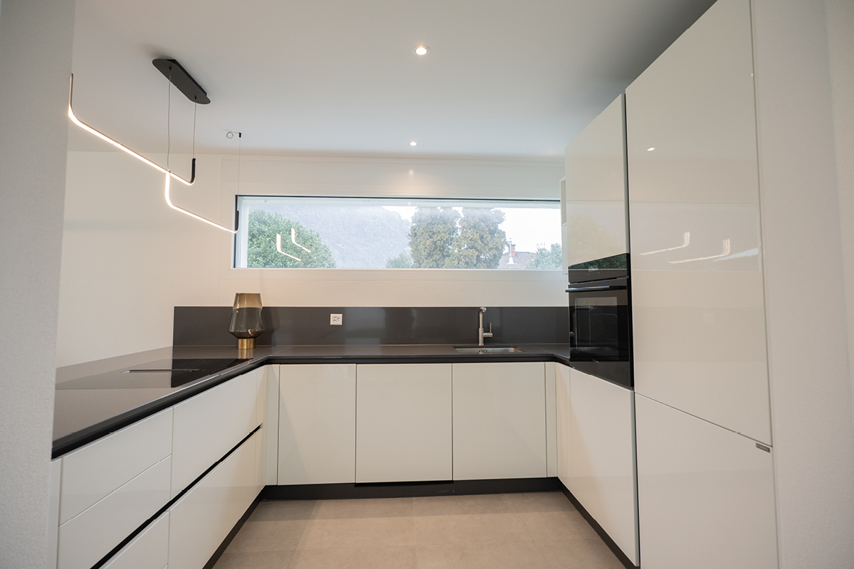 Cucina super accessoriata e ad alta efficienza della Residenza ai Pozz a Moleno.