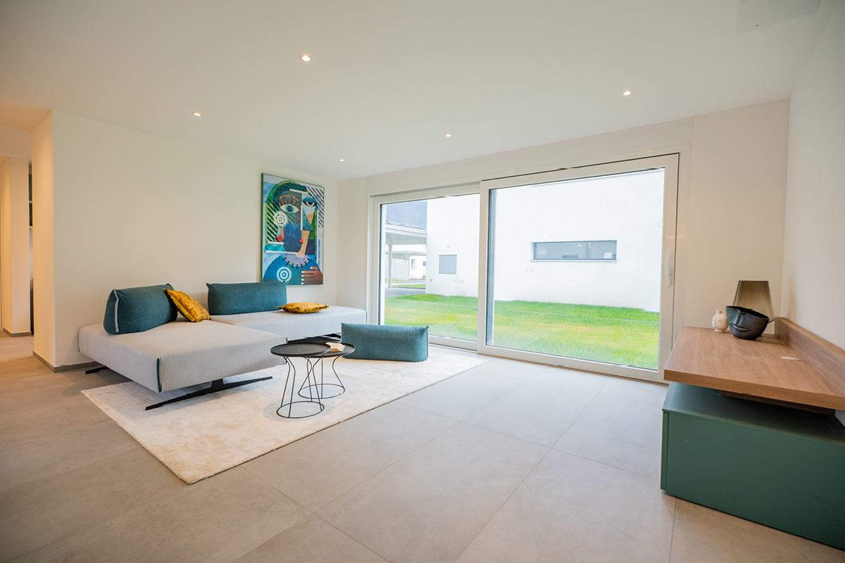 Dettaglio interni e spazi verdi privati della Residenza ai Pozz a Moleno.